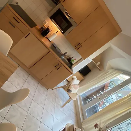 Leonardo Apartment *